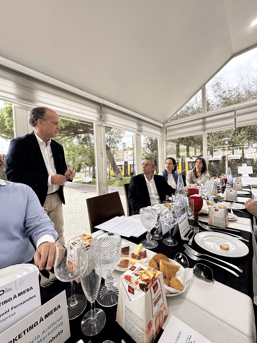 Participantes no primeiro Marketing à Mesa da AMD, com Rogério Canhoto (1)